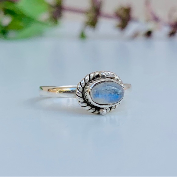 Moonstone Ring Sterling Silver - Picture 2 of 8